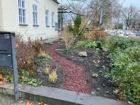 Neugestaltung des Vorgartens am Gemeindehaus Ostpreußendamm