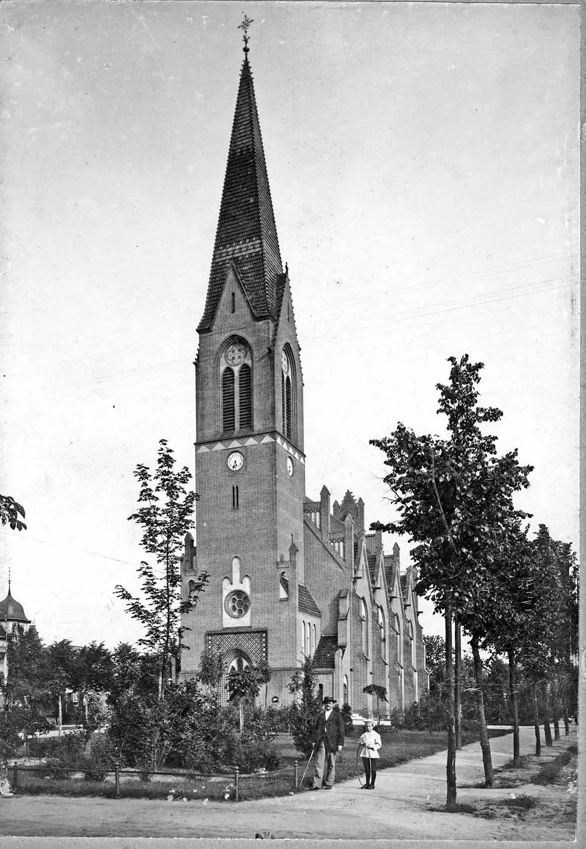 Die Petruskirche in Groß-Lichterfelde Anfang des 20. Jahrhunderts